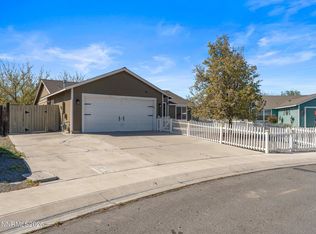 111 Shadow Mountain Dr, Fernley, NV 89408