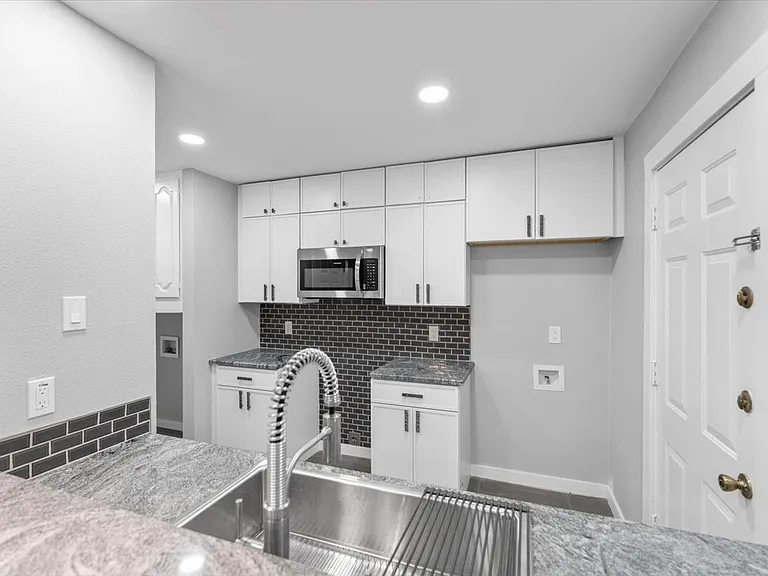 305 Valley Park Dr — Photo 11