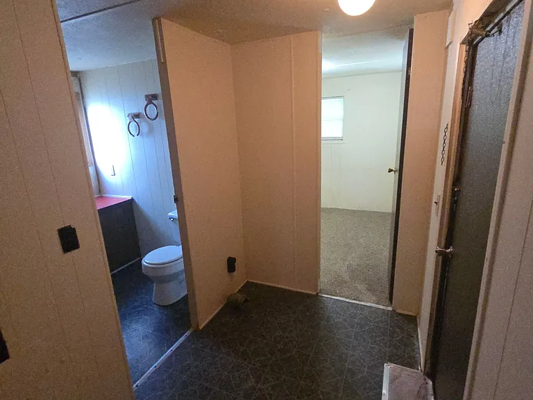 93 Oakwood Cir #8 — Photo 6