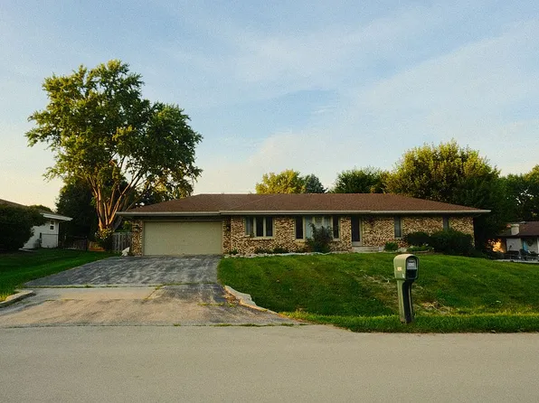 3438 Shelburne Dr, Rockford, IL 61109