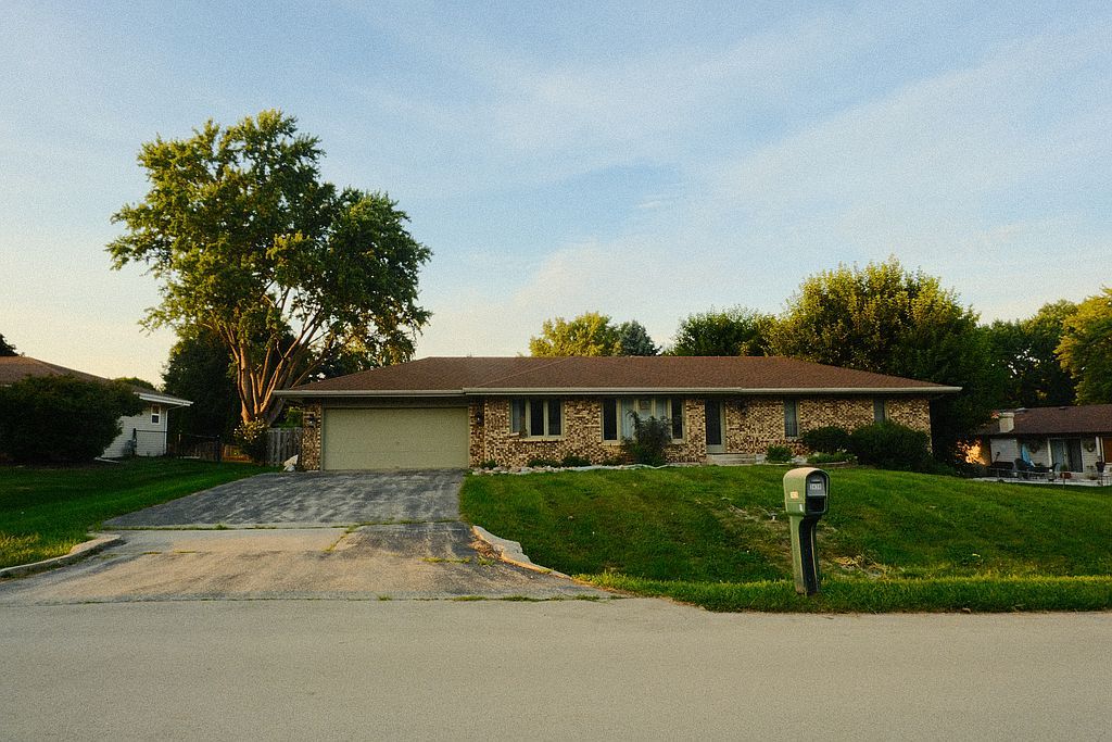 3438 Shelburne Dr - Property Image