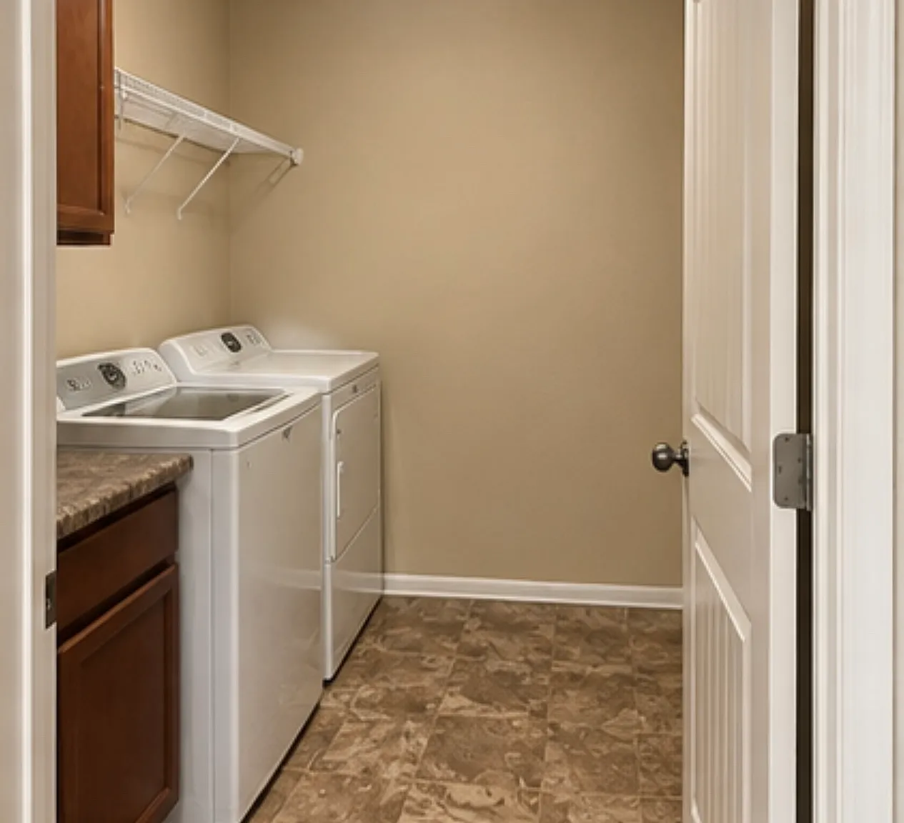 5 bed, 3.5 bath, 3250 sqft, $2,900 — Photo 4