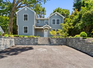 8 Elm Dr, East Northport, NY 11731