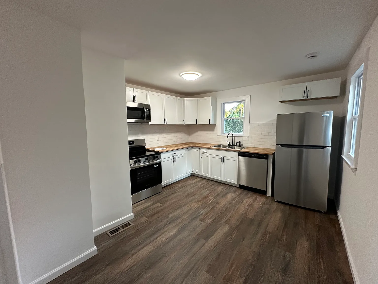 2 bed, 832 sqft, $1,600 — Photo 3