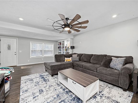 5th image of 8010 Baumhart Rd