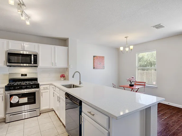 5713 Abby Ann Ln — Photo 3