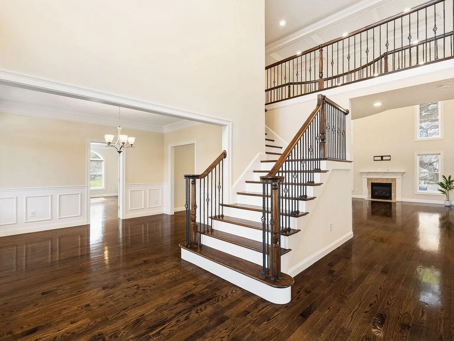 4 bed, 5997 sqft, $6,100 — Photo 4