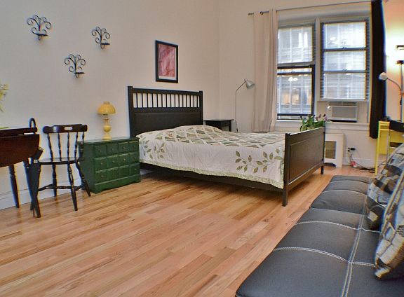 2nd image of 211 W 53rd St APT 4B