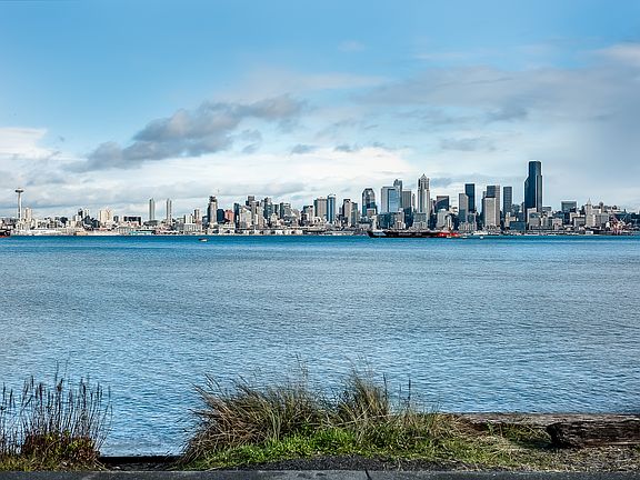 5th image of 1727 Harbor Ave SW #105