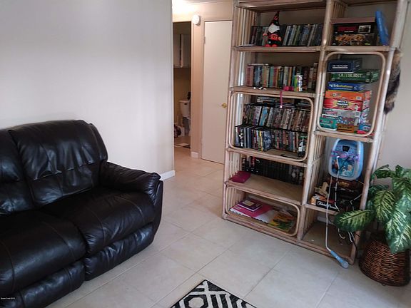 4th image of 409 Plover Dr