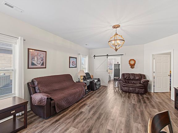 5th image of 1585 Yellow Wood Dr