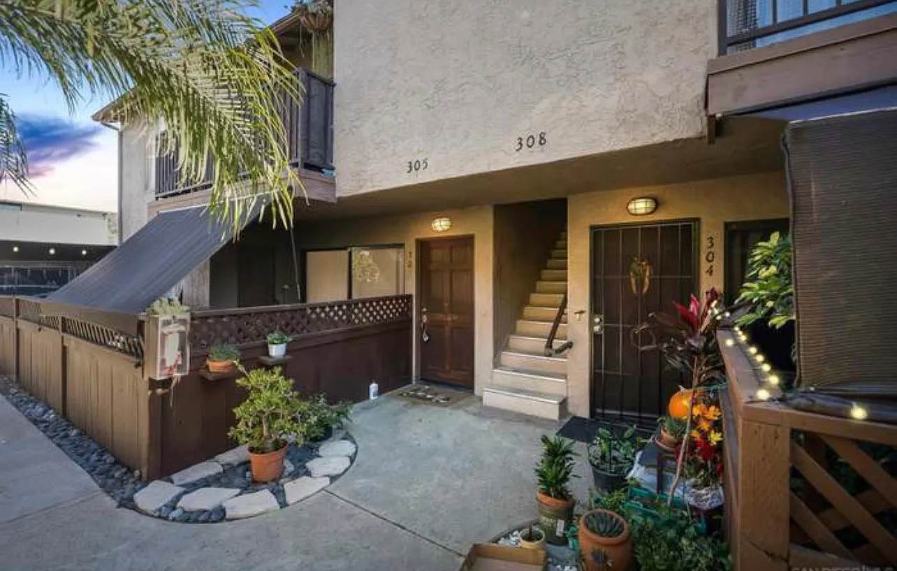 2 bed, 921 sqft, $2,700 — Photo 2