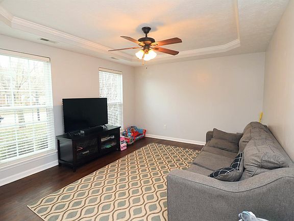 3rd image of 324 Deerfield Ln