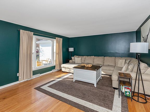3rd image of 7026 Castle Manor Dr