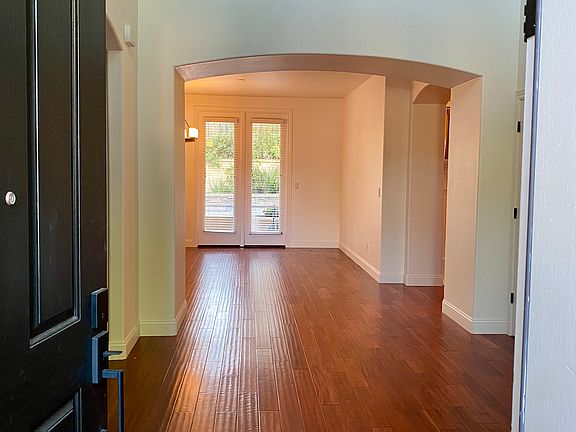 4th image of 3073 Mammoth Way