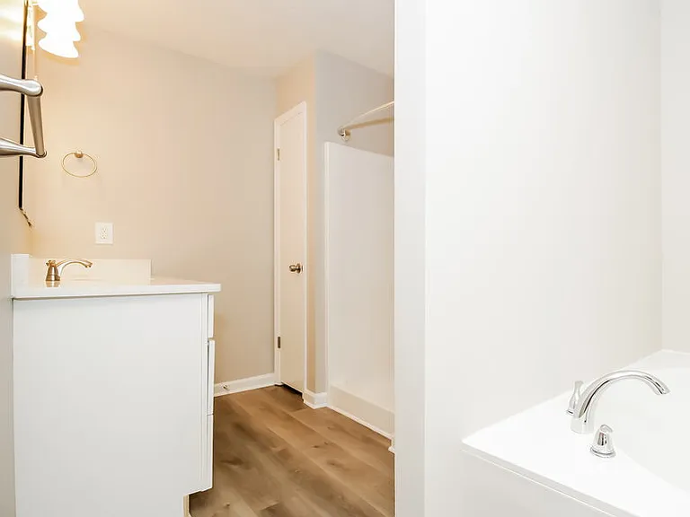 2360 Ambassador Dr — Photo 12