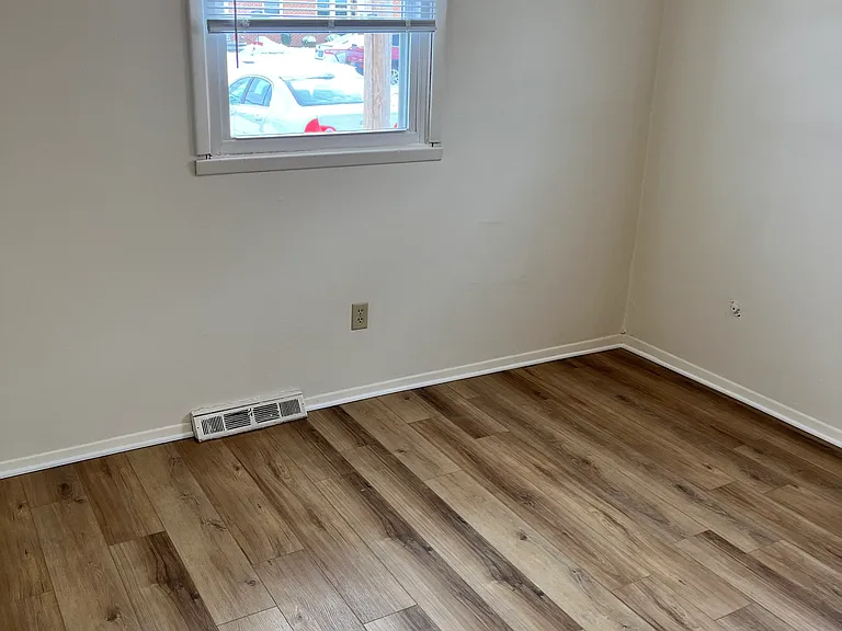 541 S Hyatt St #B — Photo 5