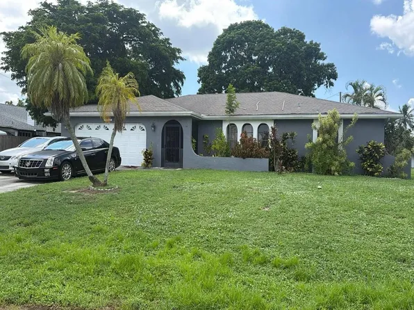 608 SE 2nd Pl, Cape Coral, FL 33990