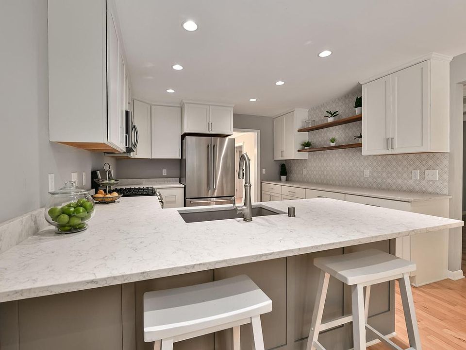 10309 North Versailles COURT, Mequon, WI 53092 MLS 1842155 Zillow