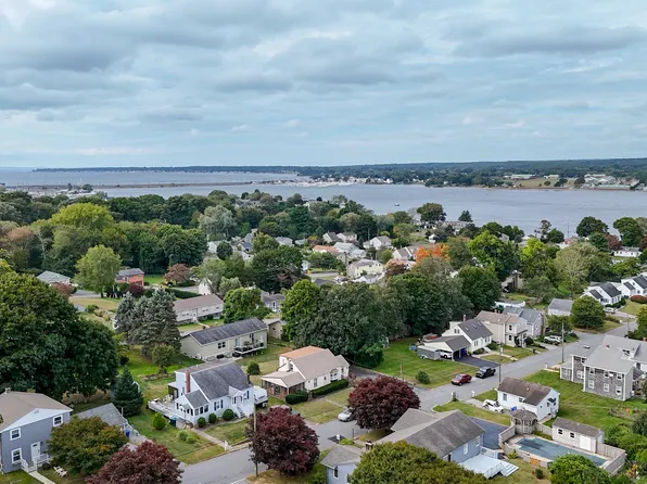 41 4th Avenue, Waterford, CT 06385