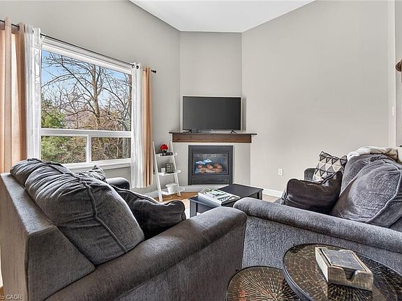 4th image of 23 Rosedale Ct