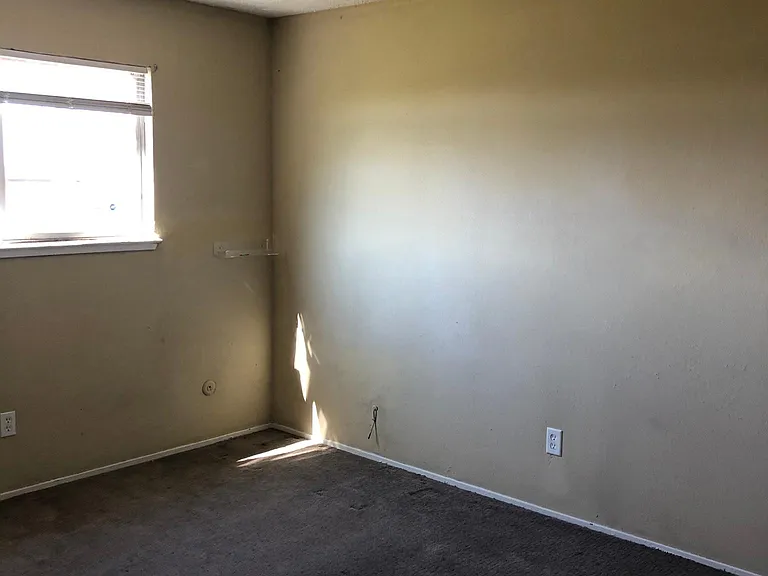 2325 S Sacramento St — Photo 6