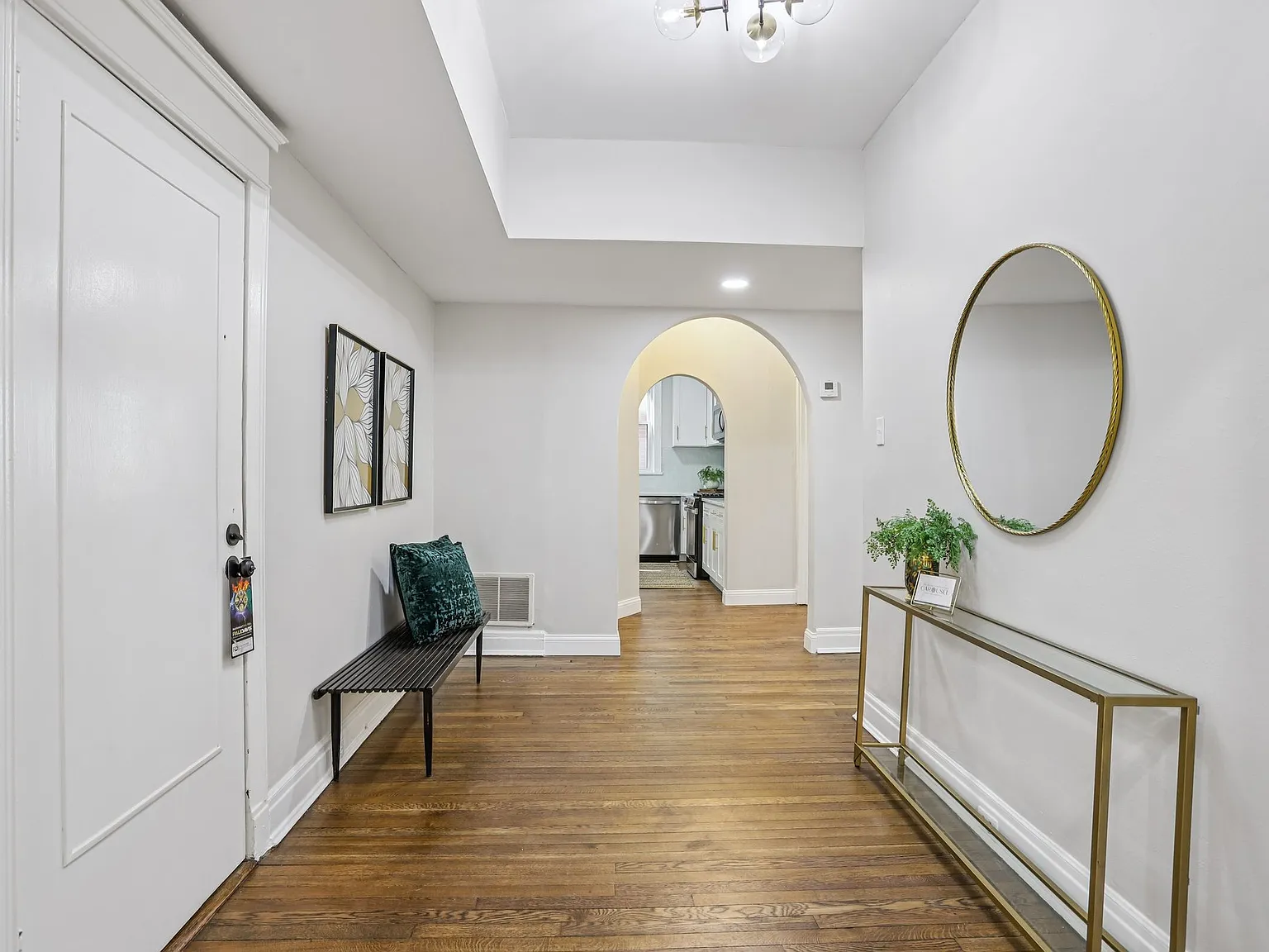 2 bed, 1.5 bath, 1645 sqft, $2,200 — Photo 2