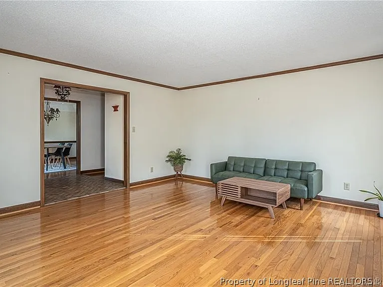 6821 Thames Dr — Photo 7