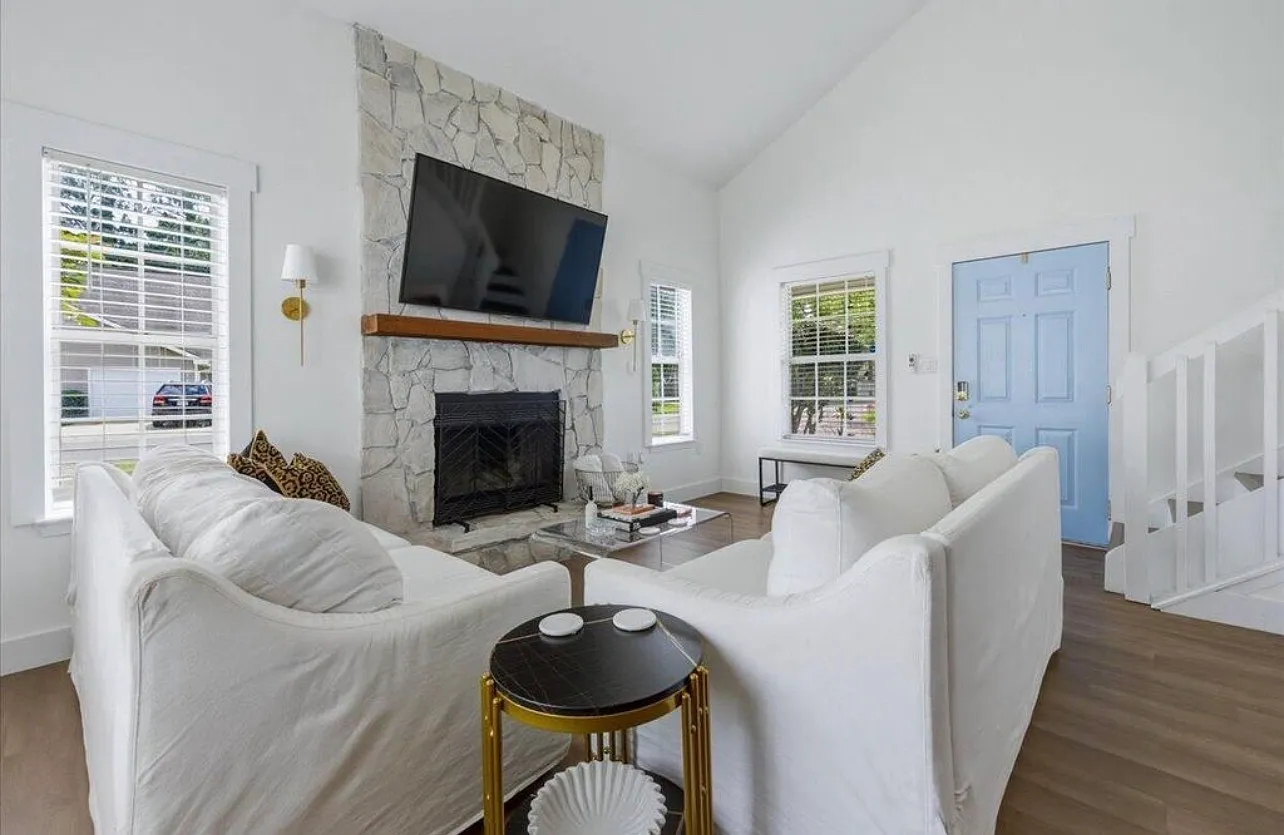 3 bed, 1286 sqft, $3,000 — Photo 2