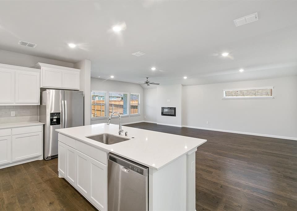 Y☆K  10269 Kay PARKWAY, Hales Corners, WI 53130 | Zillow