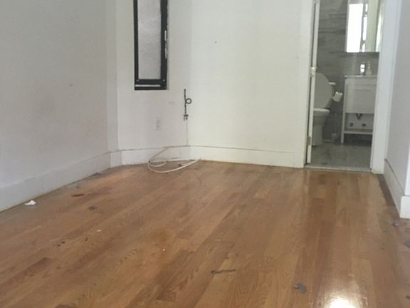 2nd image of 114 Walton St APT 5