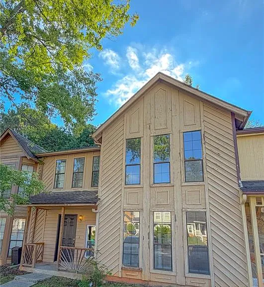 869 Heritage Oaks Dr — Photo 1