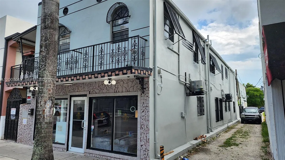 Building Photo - 2272 SW 8th St #3