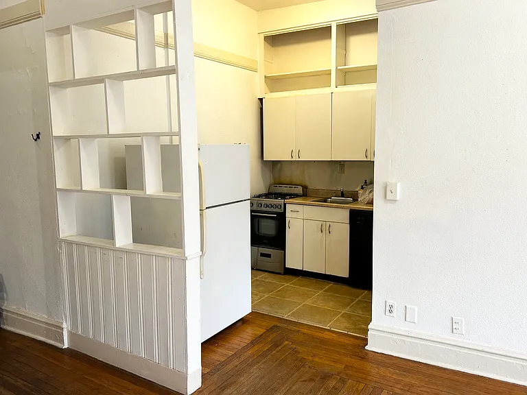 400 Whitney Ave #8 — Photo 10