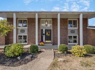 411 Crestwood Dr, Arthur, IL 61911