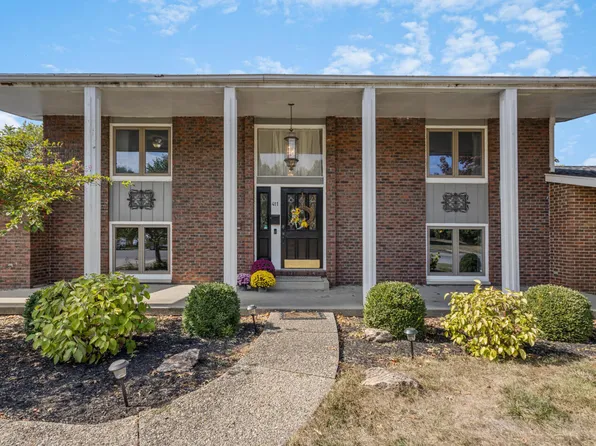 411 Crestwood Dr, Arthur, IL 61911