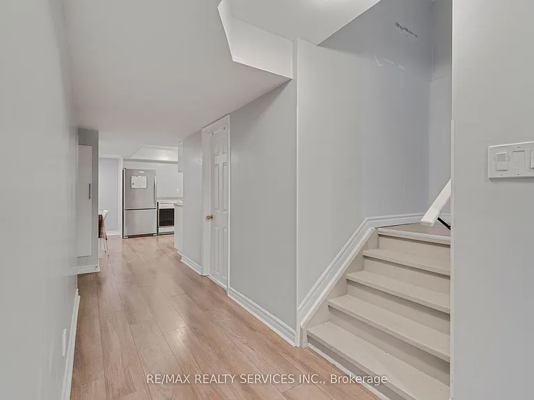 28 Manzanita Cres #BASEMENT — Photo 22