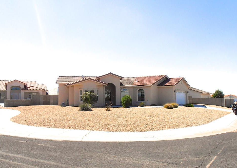 One of Kingman's finest neighborhoods. Impressive curb appeal.