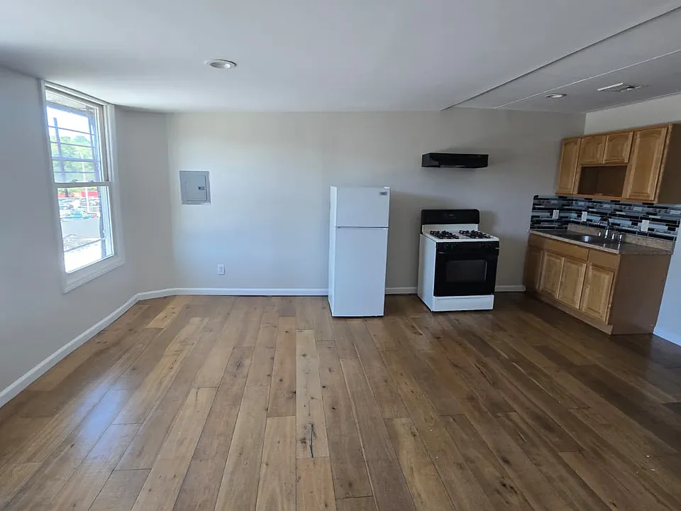 70 Main St #3