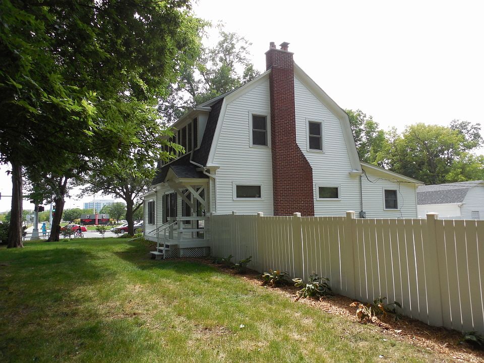 2nd image of 6702 Pacific St