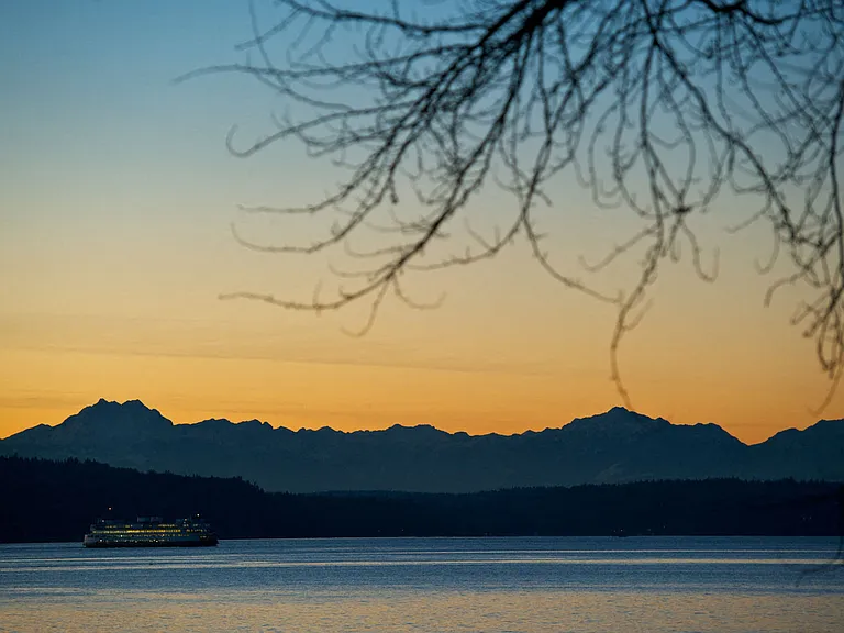 Get outside and enjoy life in the PNW with local trails & waterfront parks