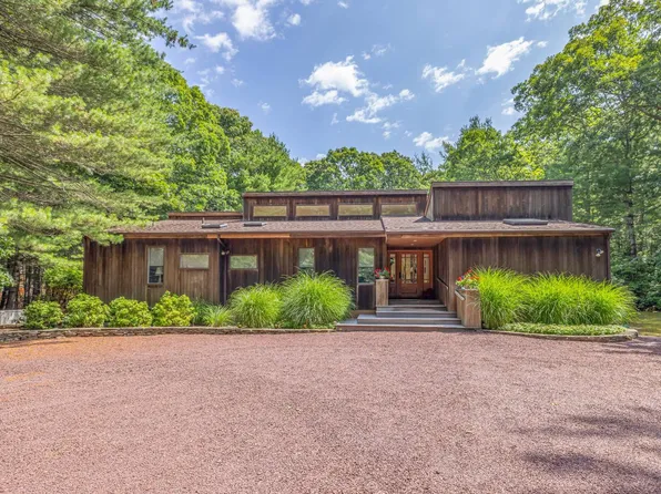 37 Kalman Ct, East Hampton, NY 11937