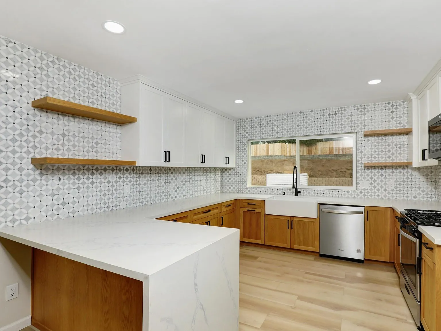 7 bed, 2600 sqft, $7,000 — Photo 3