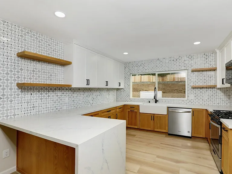 1501 Pepper Dr — Photo 3