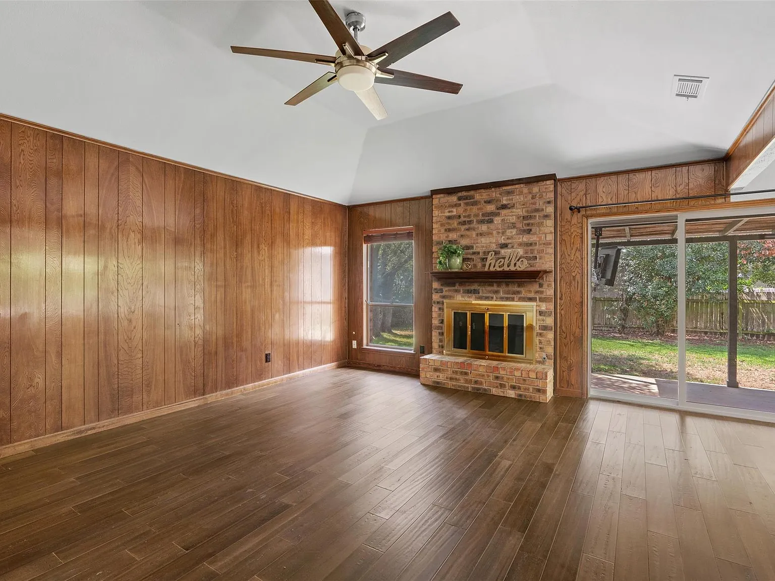 3 bed, 2.0 bath, 1766 sqft, $2,195 — Photo 4
