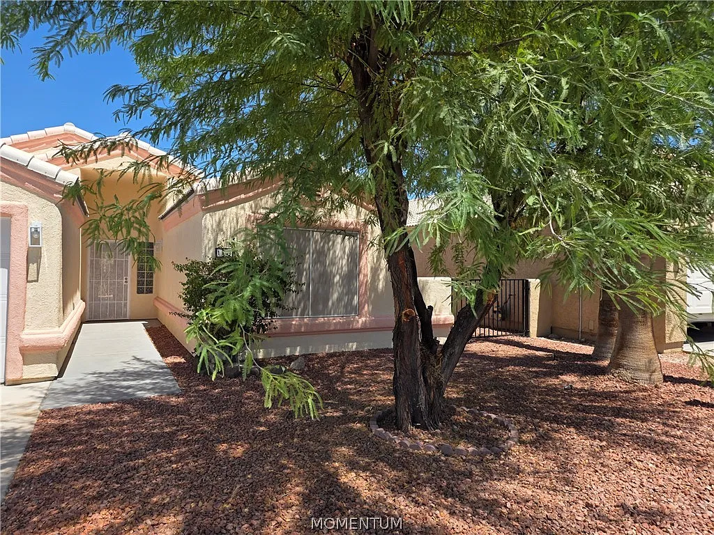 3 bed, 2.0 bath, 1412 sqft, $1,995 — Photo 2