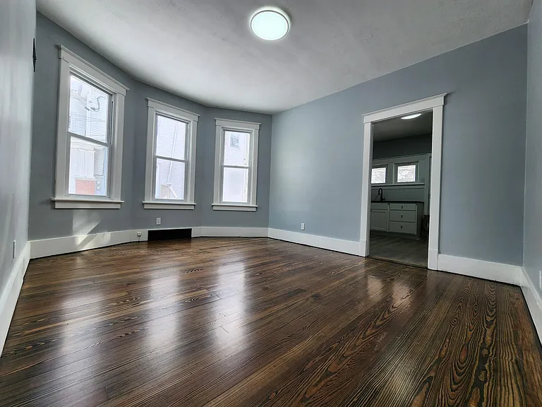 123 Ridgeway St — Photo 1