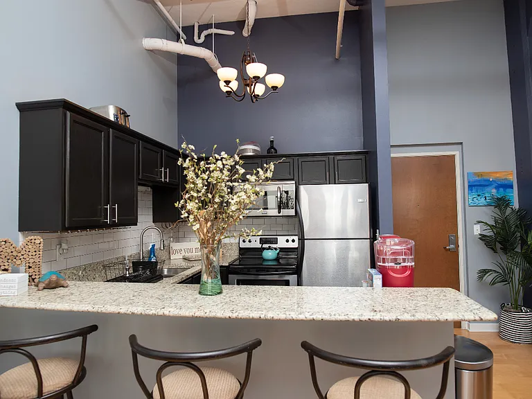 1133 W 9th St #601 — Photo 5