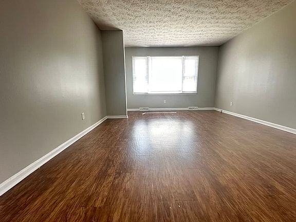 3rd image of 585 Eureka Springs Dr #Z2