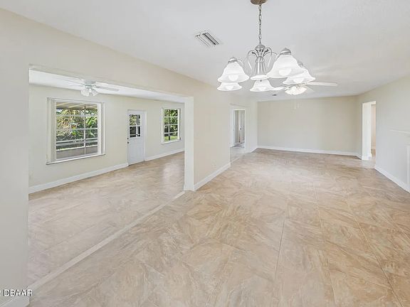 5th image of 222 S Venetian Way
